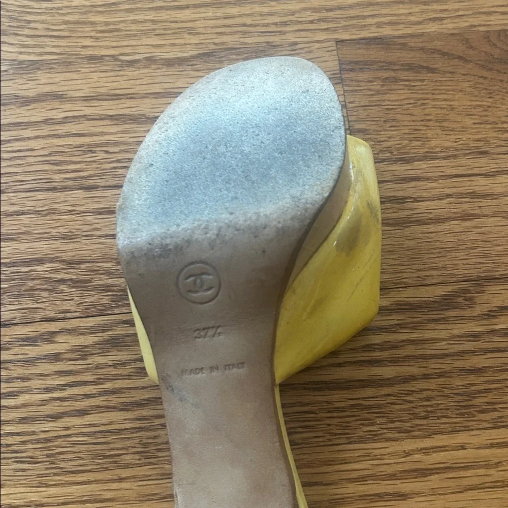 Authentic and Vintage Chanel Heels Size 37.5 - Picture 10 of 16